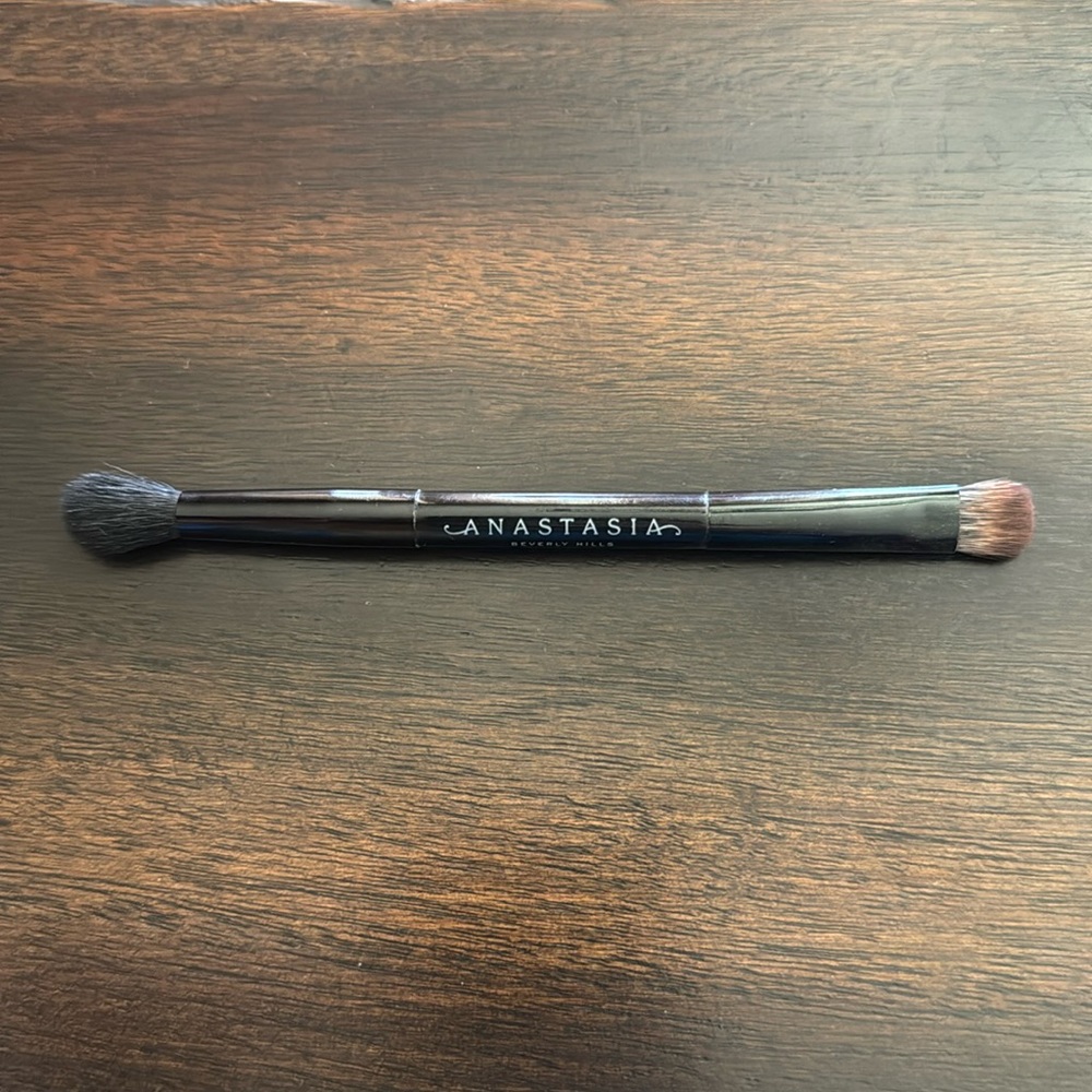 Anastasia Beverly Hills Double Sided Eyeshadow Brush